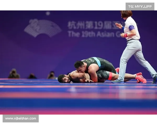 乌兹别克斯坦摔跤名将力阻中国小将刘健豪进决赛 亚锦赛U23半决赛惜败